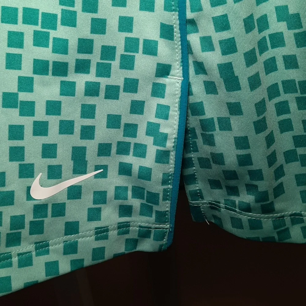Nike Dri-Fit Women's Aqua UV Grid Print Golf Skort